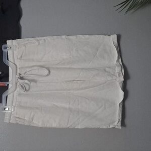 White Bermuda Drawstring Shorts Size: Meduim
